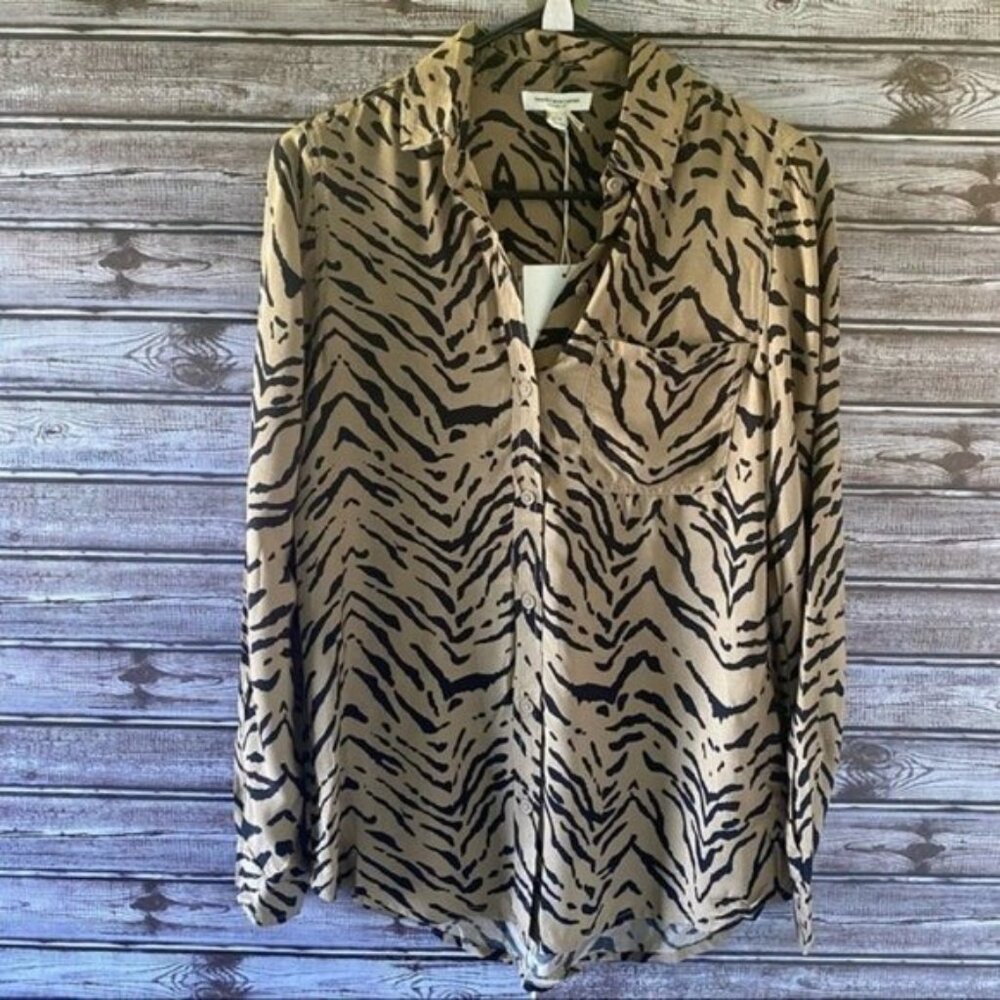Beachlunchlounge Women's Long-Sleeved Button-Down Shirt Size XS Animal Print NWT